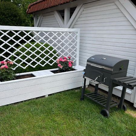 Familienfreundliche Ferienwohnung Mit Wintergarten Badow Exterior foto