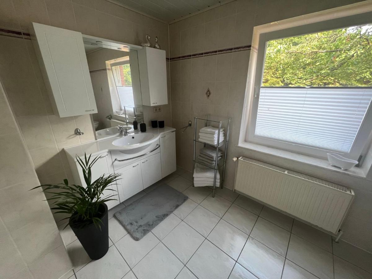 Familienfreundliche Ferienwohnung Mit Wintergarten Badow Exterior foto