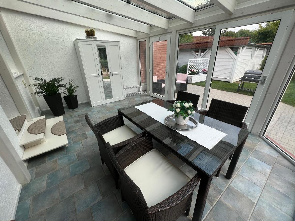 Familienfreundliche Ferienwohnung Mit Wintergarten Badow Exterior foto