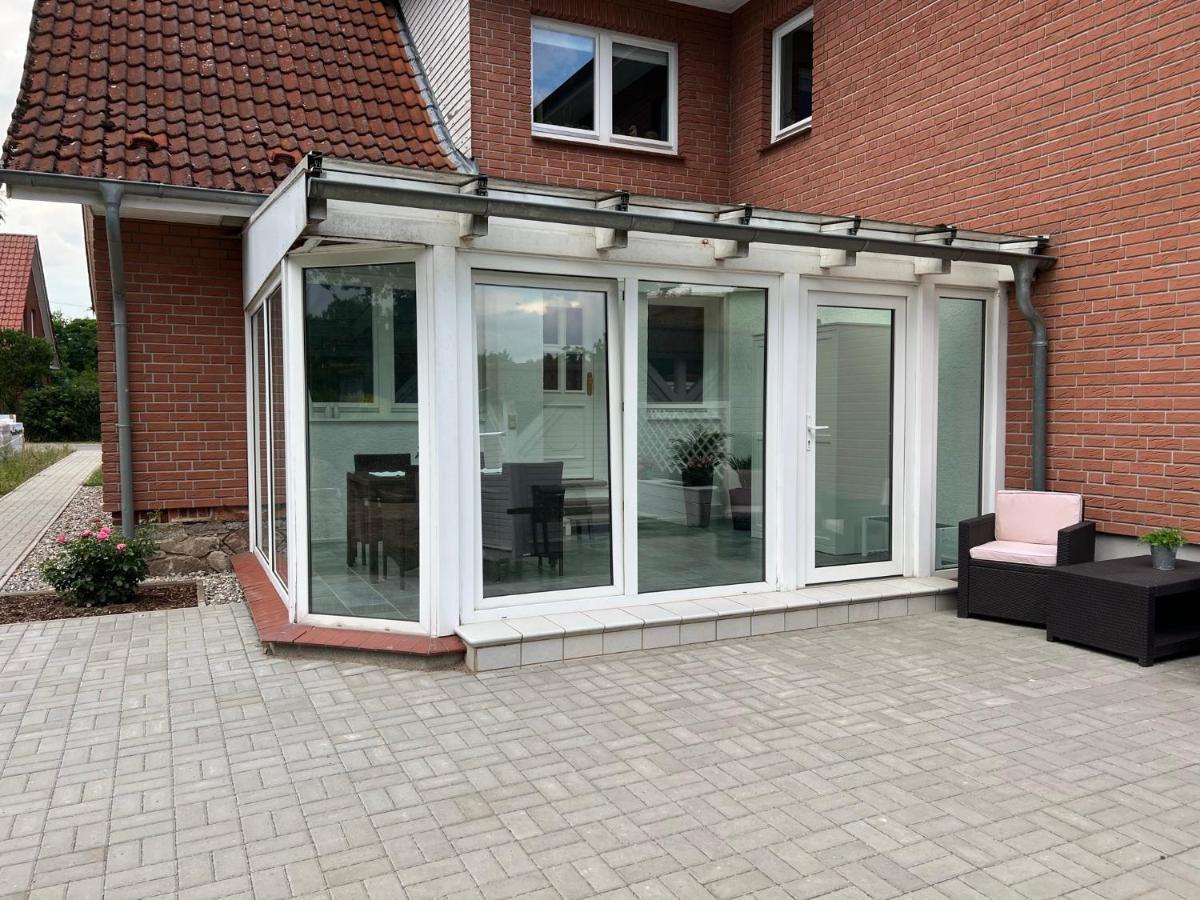 Familienfreundliche Ferienwohnung Mit Wintergarten Badow Exterior foto