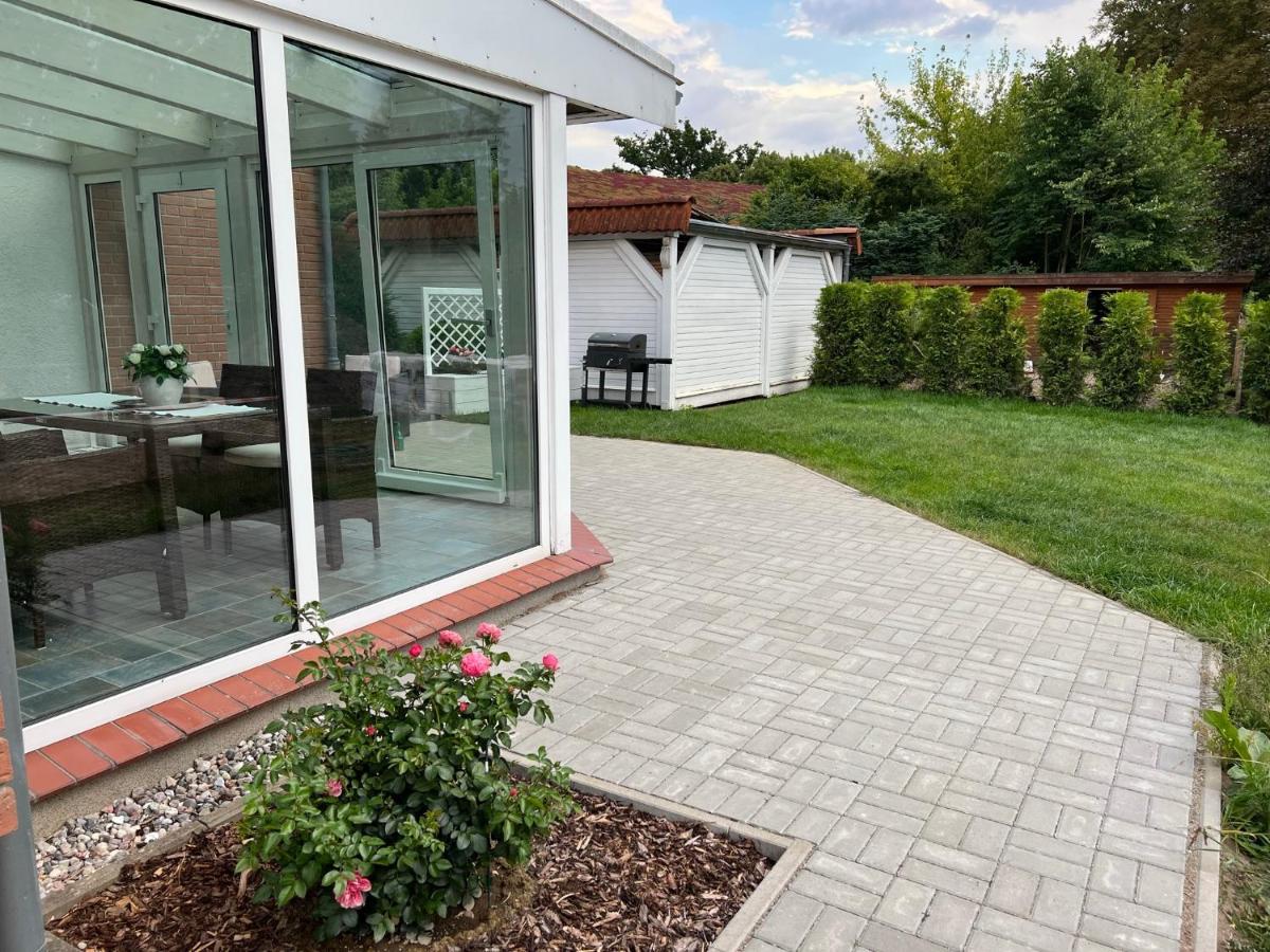 Familienfreundliche Ferienwohnung Mit Wintergarten Badow Exterior foto